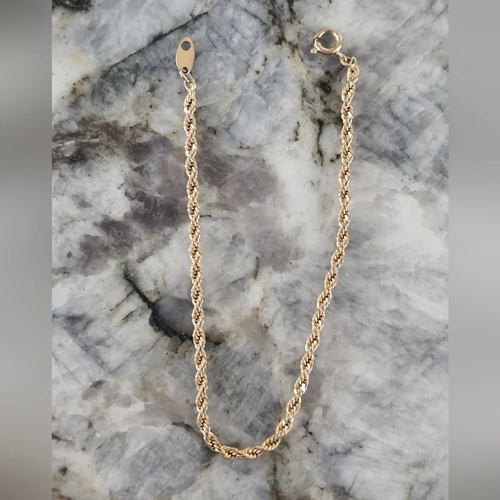 Vintage Trifari dainty chain rope bracelet